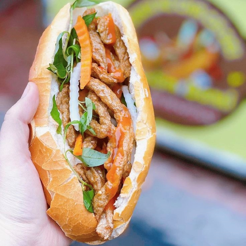 Bánh mì chả cá đặc sản miền biển