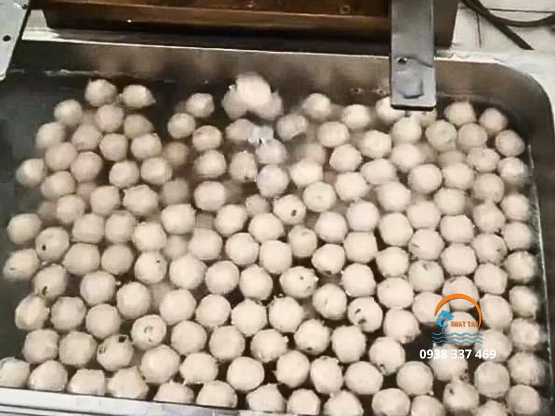 công đoạn sản xuất và chế biến cá viên