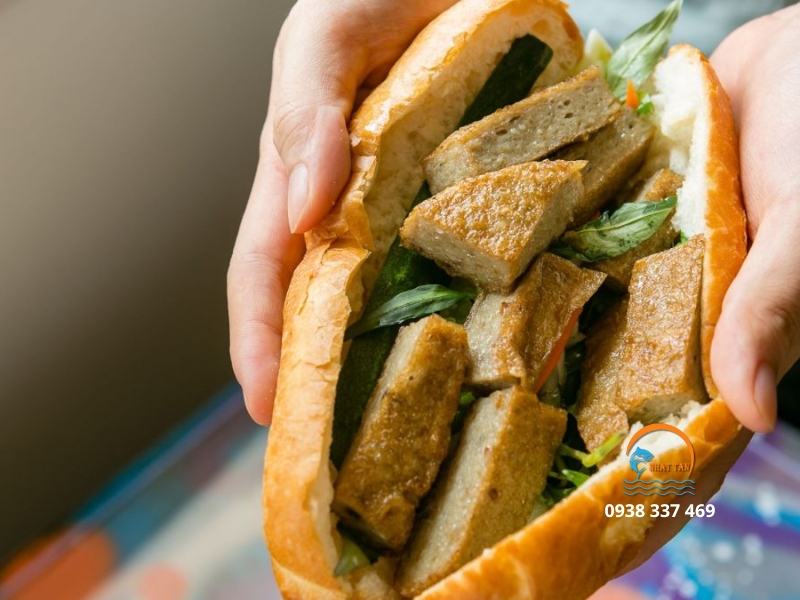 Bỏ Sỉ chả cá bán bánh mì