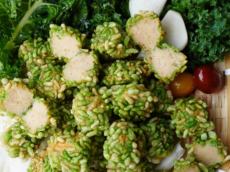 Cá viên bọc cốm xanh