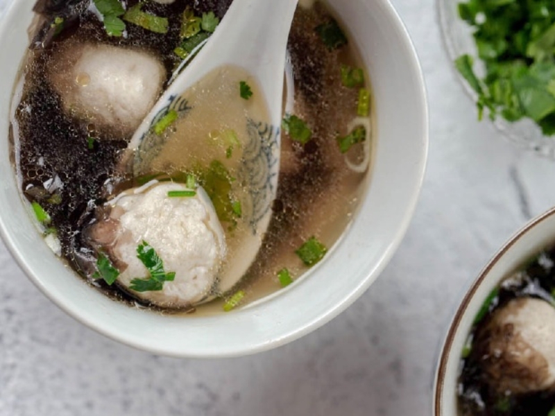 Canh rong biển cá viên