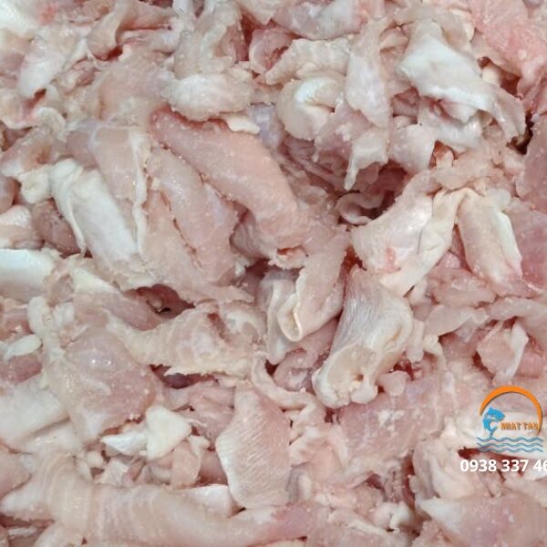 Lườn cá basa là nguyên liệu chính làm chả mọc